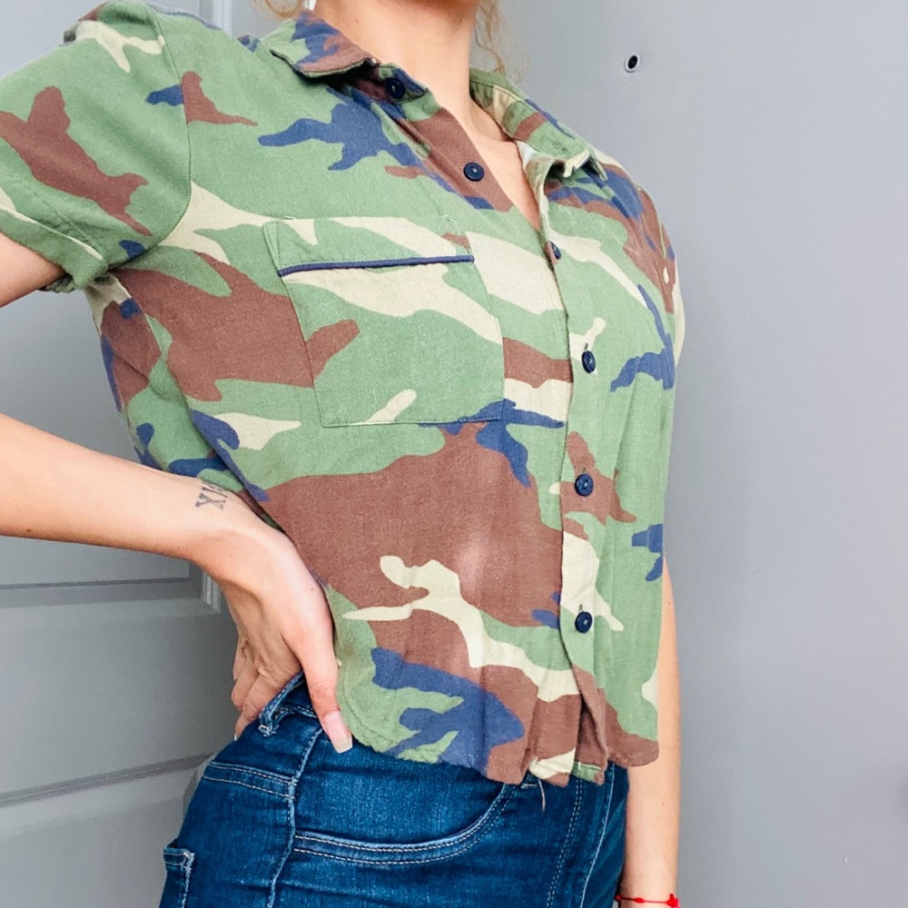 ARMY CAMO CROP TOP W/COLLAR